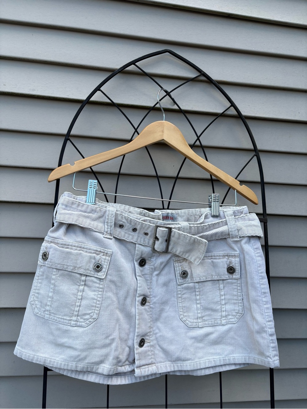 Hollister Corduroy Button-Front Women's Miniskirt with Belt - Light Gray/white